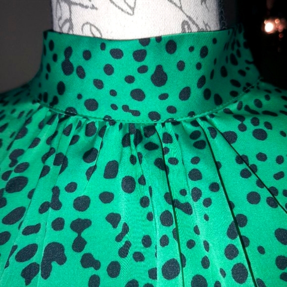 NWT Scoop NYC Vibrant Green Feminine Peplum Polkadot Ruffle Keyhole Blouse - Picture 3 of 12